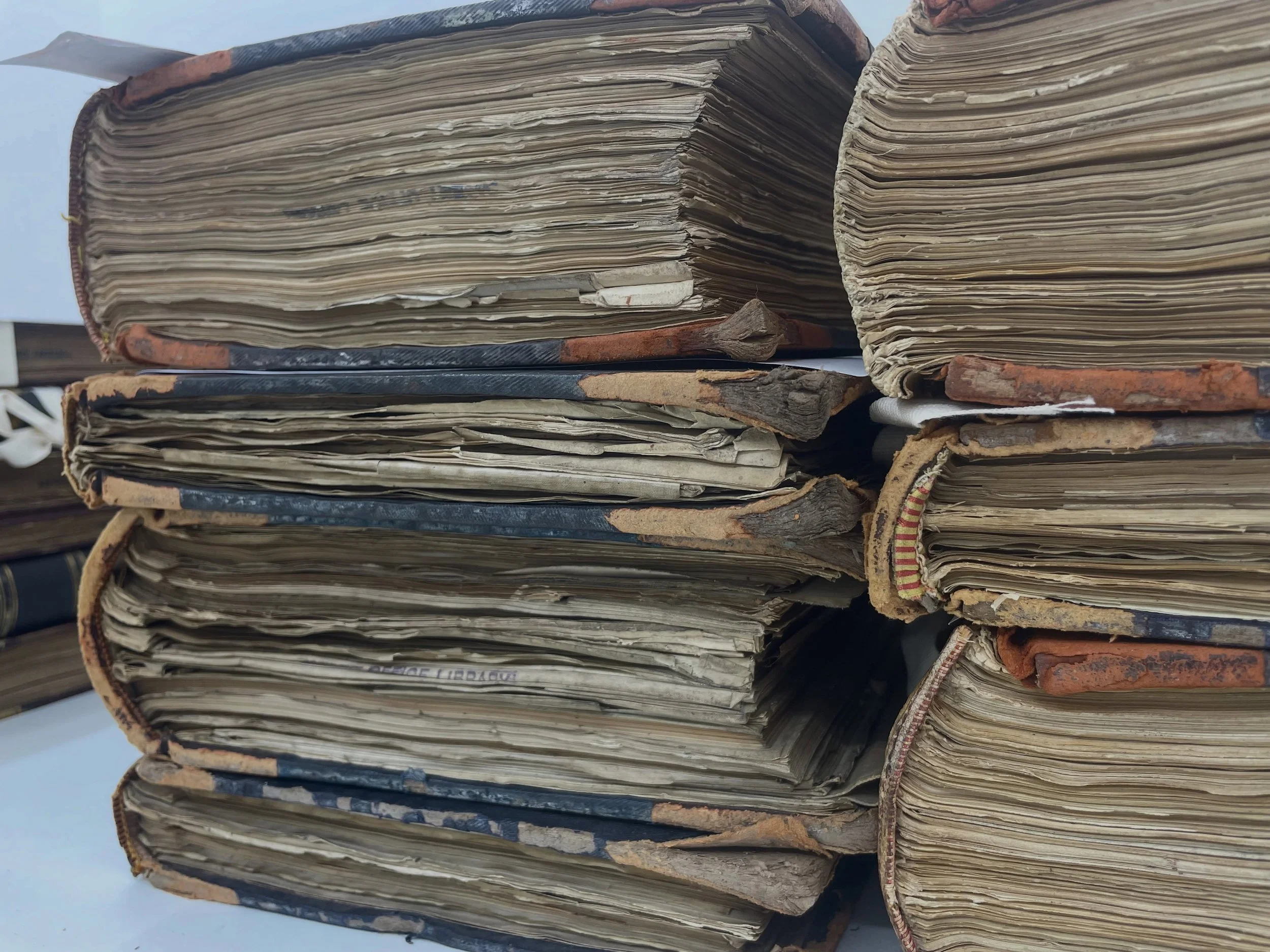 A busy day sorting out conservation orders 

#conservationwork #paperrepairs #bookbindingconservation
