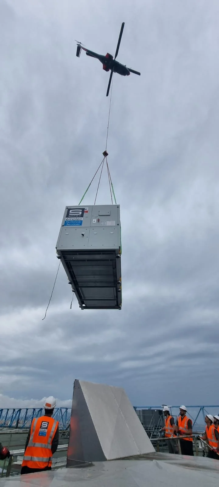 Primark Marseille - HVAC Upgrade Helicopter Lift