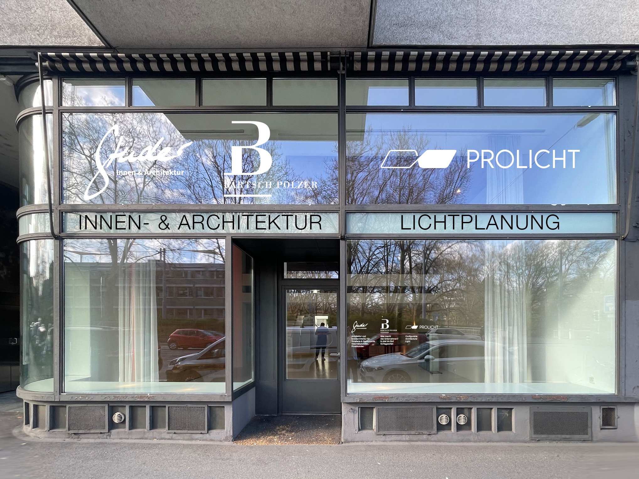 Beschriftung Fensterfront