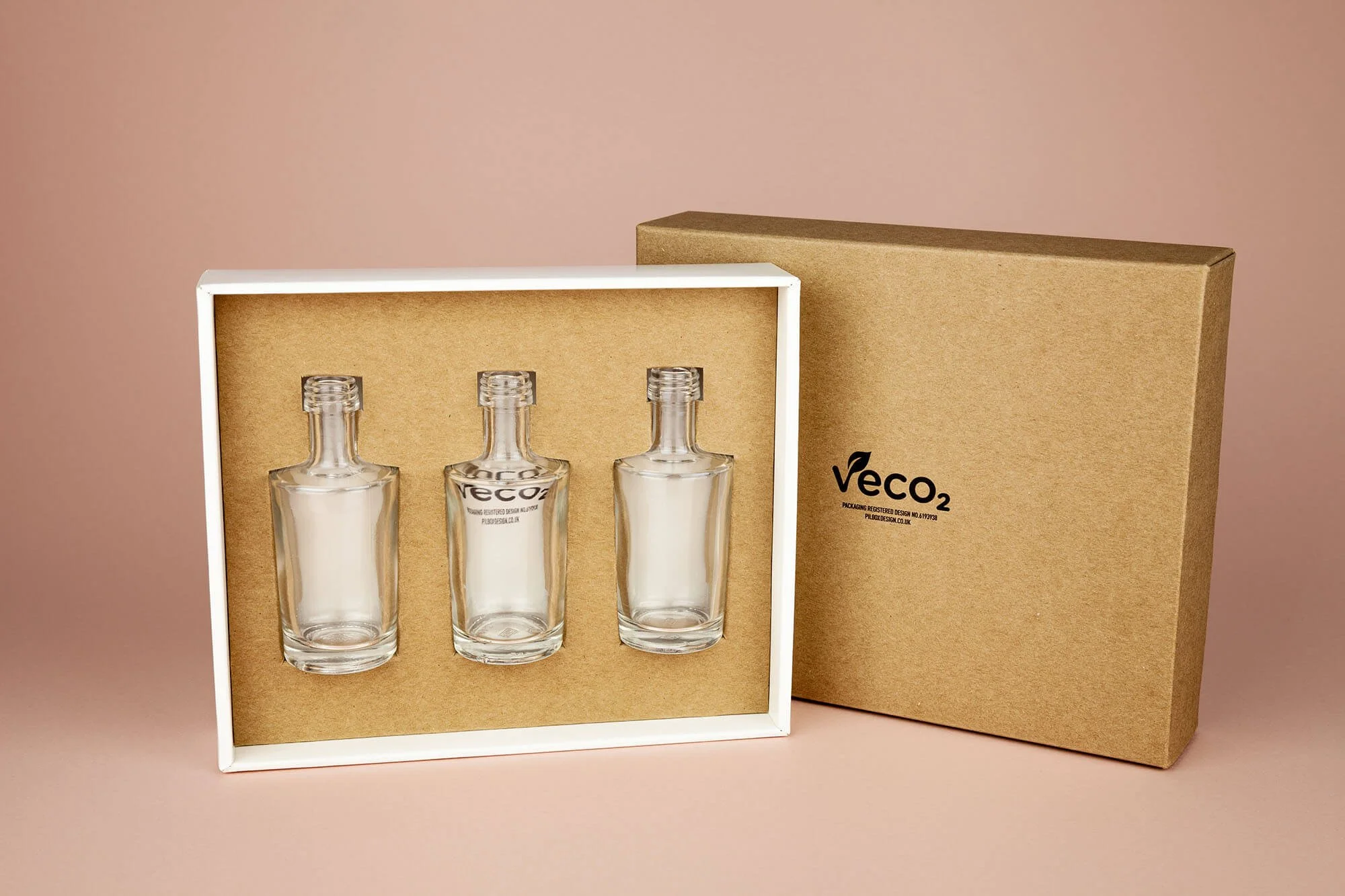 VECO2-Kraft-5cl-Bottle-Miniatures-Box-Pillbox-Packaging-Design-Hero.jpg