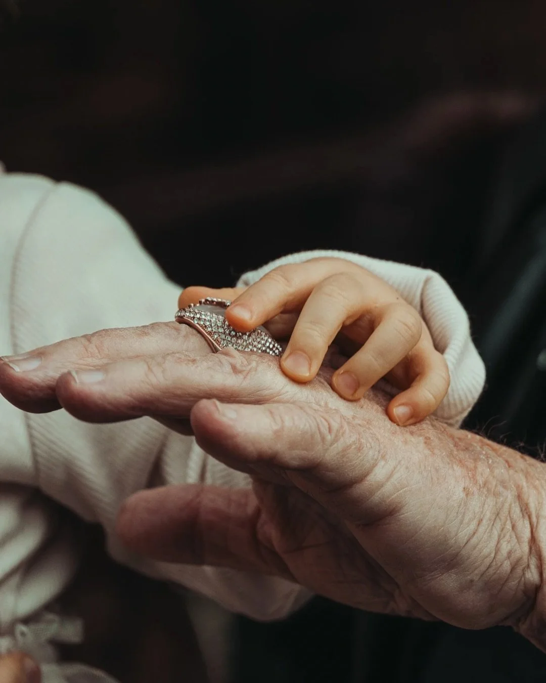 Anecdote du vendredi soir, bonsoiiiir!

Ce soir, je te parle de Claudine! Claudine, c&rsquo;est la cliente qu&rsquo;on r&ecirc;ve tous d&rsquo;avoir! Chlo&eacute;, sa petite fille m&rsquo;avait pr&eacute;venu &laquo;&nbsp;Elle a 80 ans mais toujours 