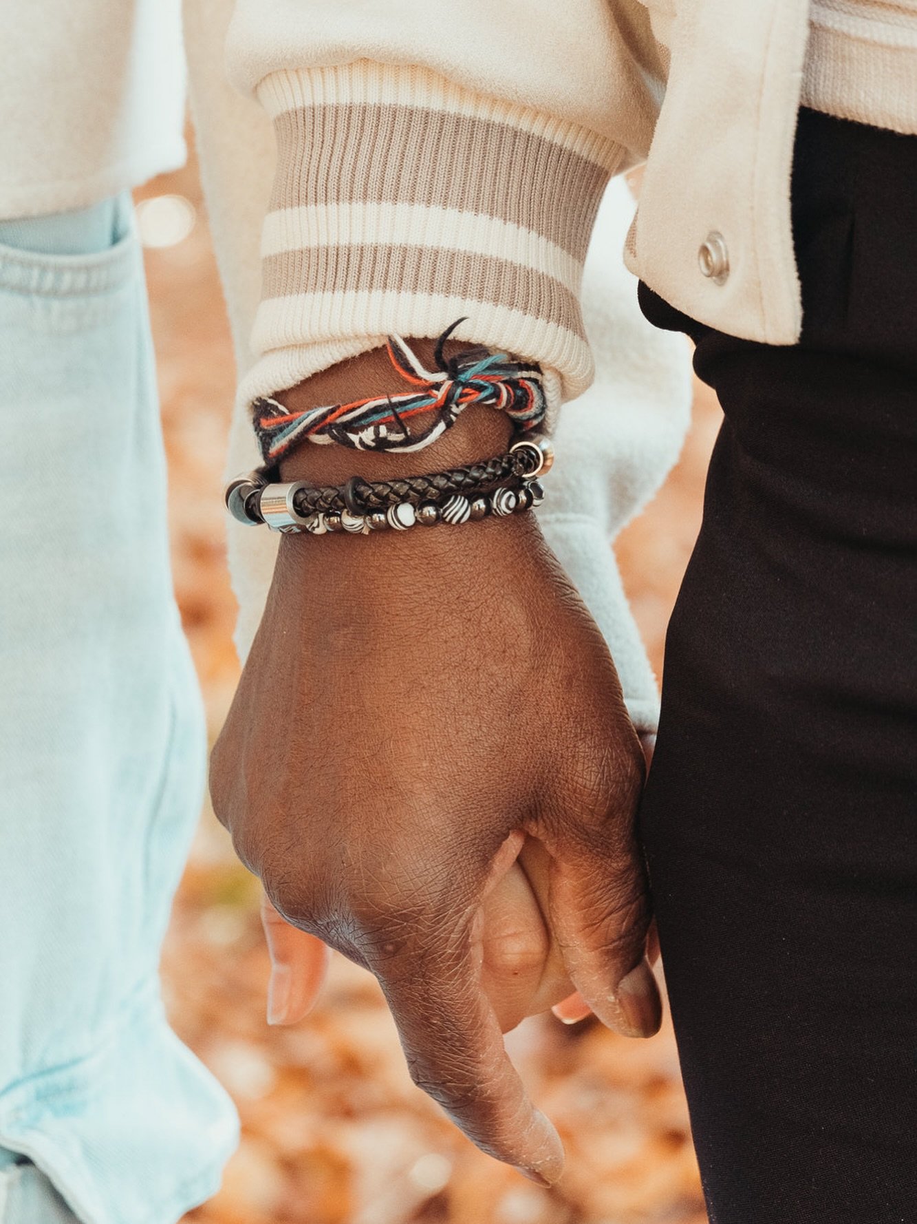 C&rsquo;est pas vraiment une anecdote&hellip; mais je voulais te partager cette photo, prise pendant que je discutais avec mes clients, j&rsquo;ai remarqu&eacute; ce papa, tenant pr&eacute;cieusement la main de sa fille, et &ccedil;a m&rsquo;a tellem