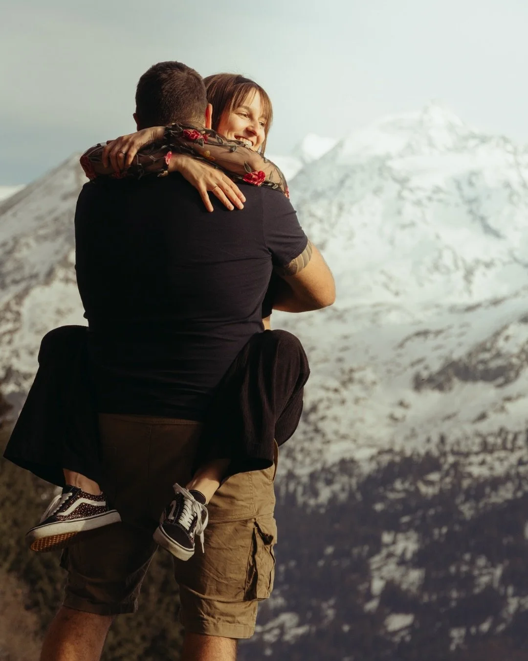 L&rsquo;amour sous tous ces angles

Le fait d&rsquo;&ecirc;tre deux, &ccedil;a nous permet de lire une sc&egrave;ne de deux mani&egrave;res, l&rsquo;une d&rsquo;un c&ocirc;t&eacute; capturant la douceur d&rsquo;un regard, pendant que l&rsquo;autre ca