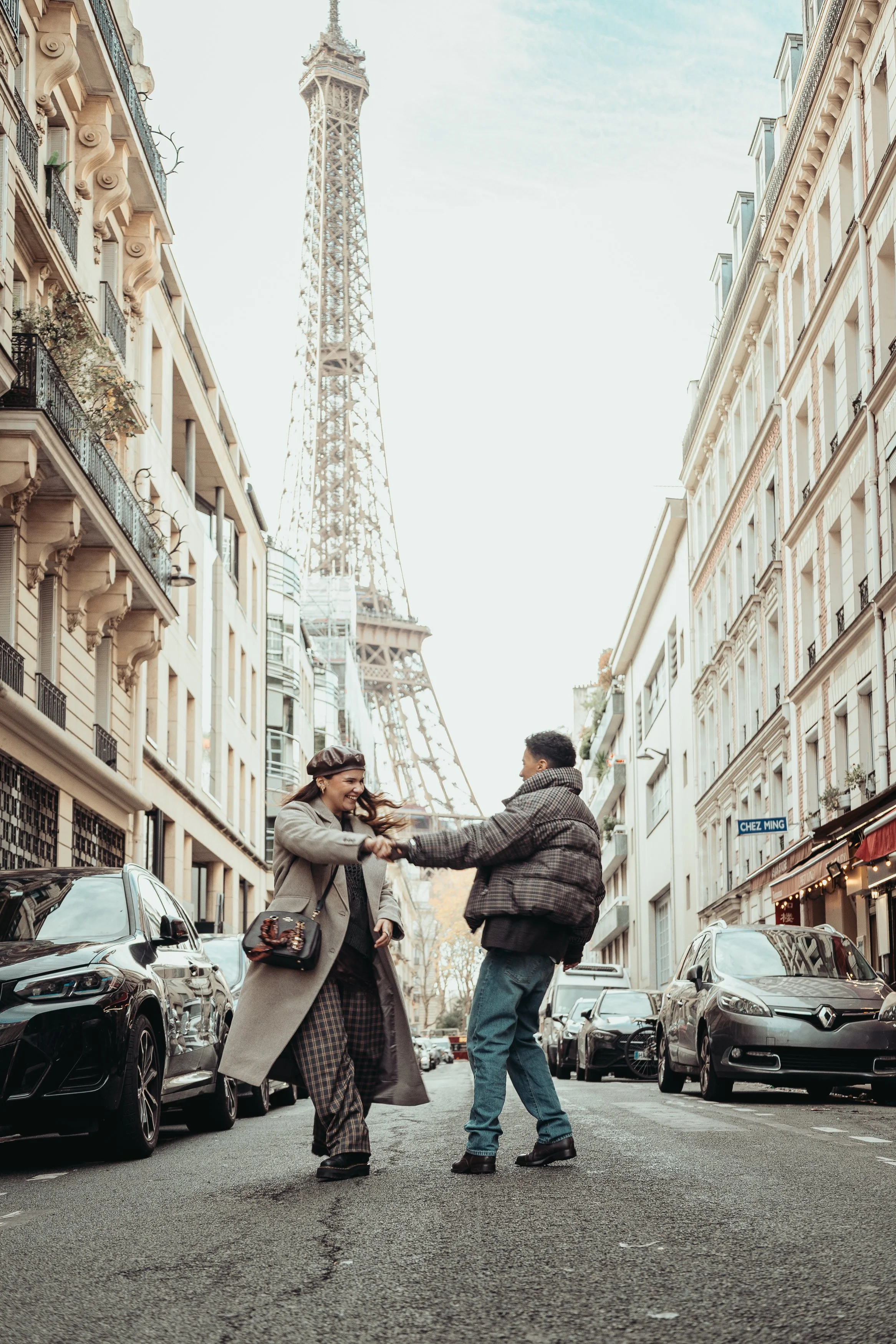 DalilaEtChelcie_TourEiffel_Rue-29.jpg