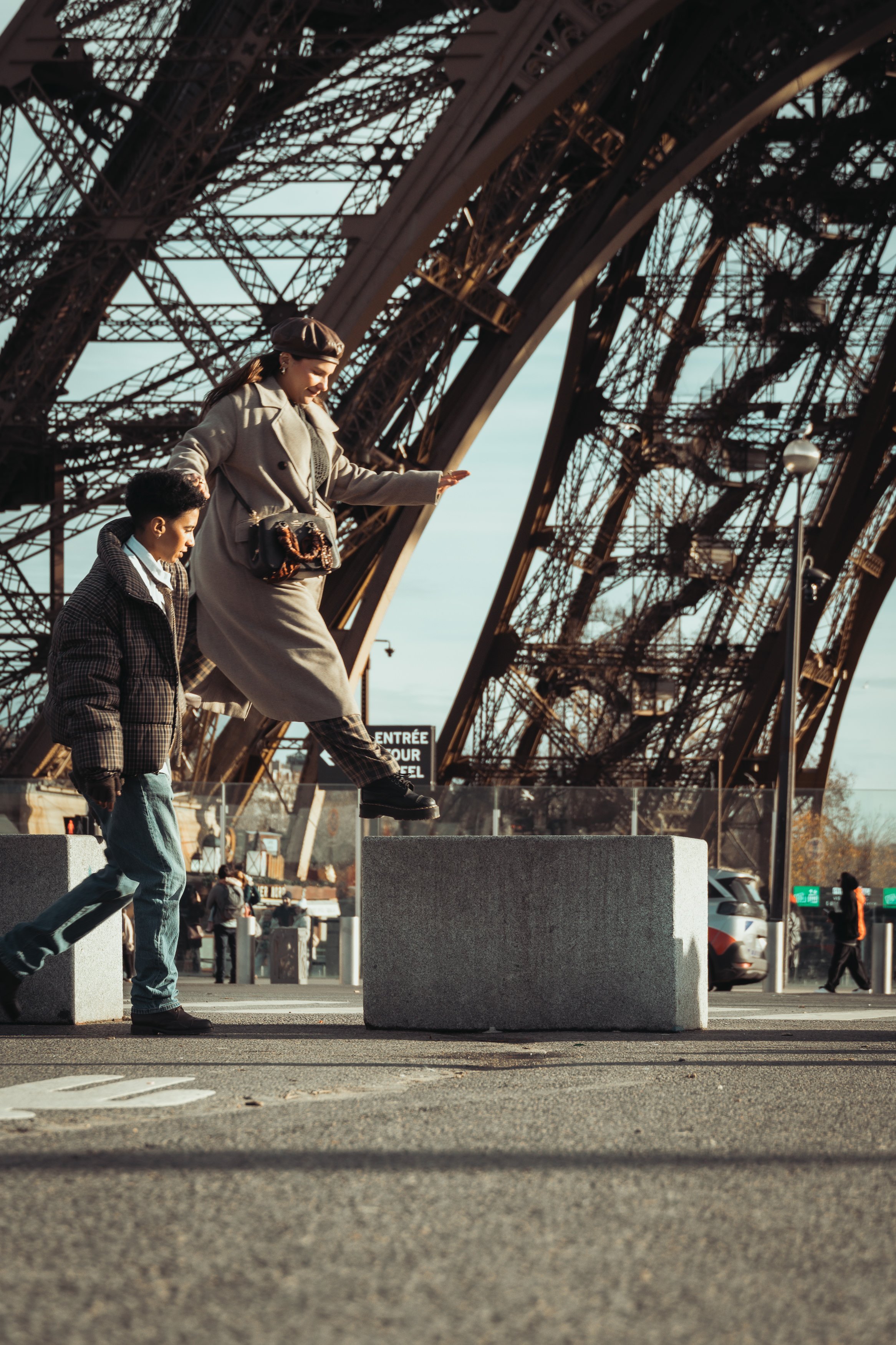 DalilaEtChelcie_TourEiffel_Quai-03.jpg
