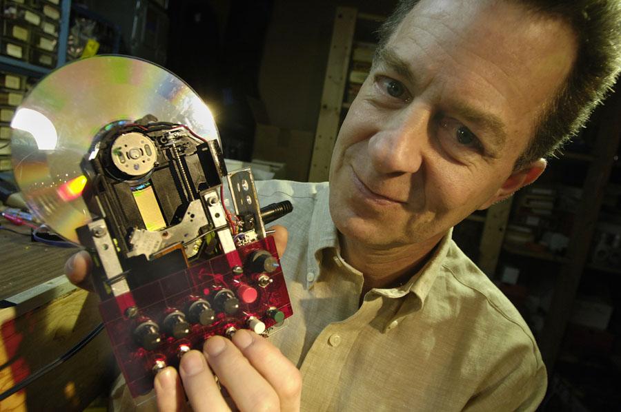 'Sled Dog' hand-scratchable hacked CD player, Chicago, 2006. Photo by Marty Perez.