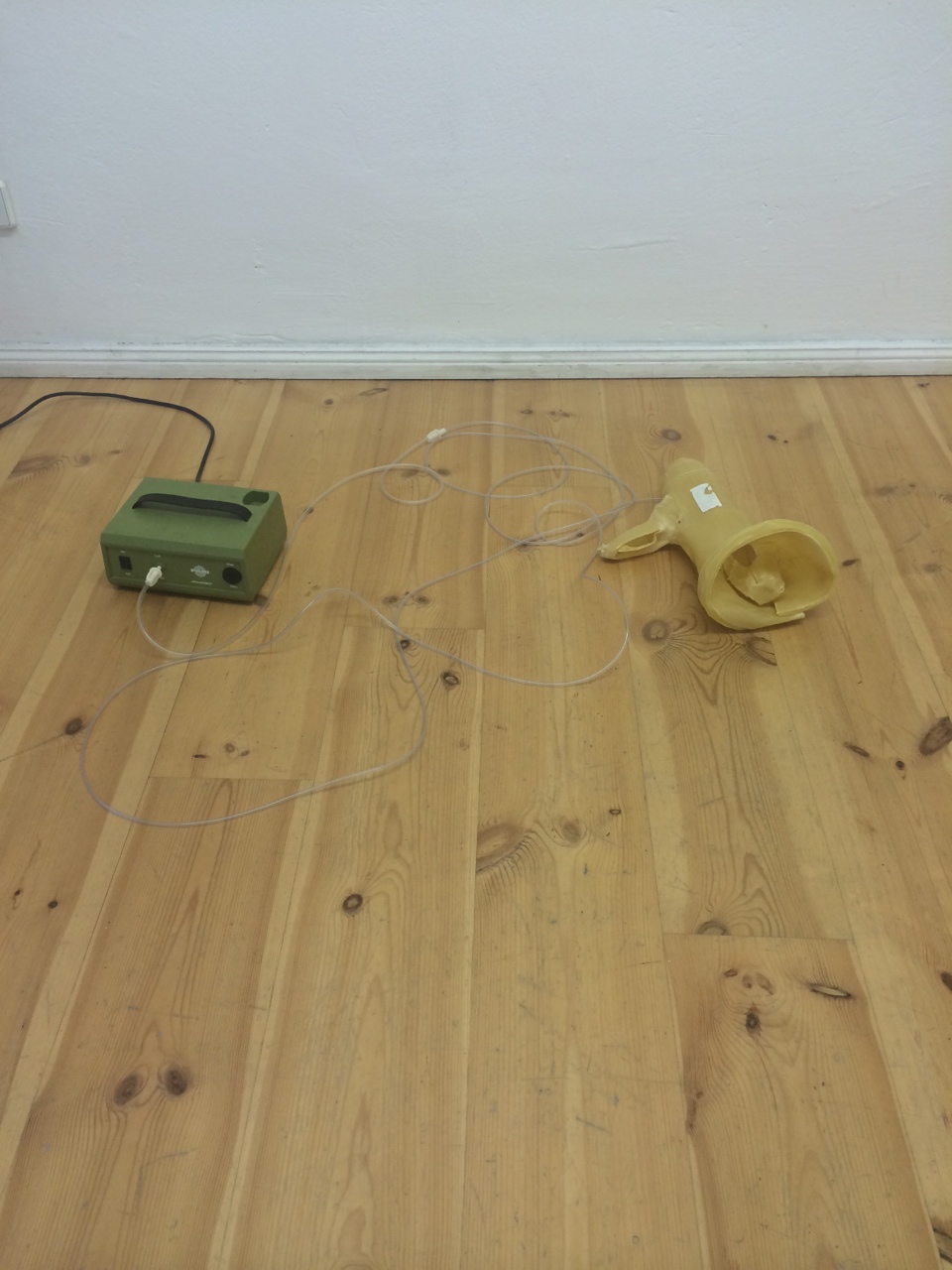 Alejandro T. Acierto , studio shots november 2014, Courtesy by Institute für Alles Mogliche, Berlin, 