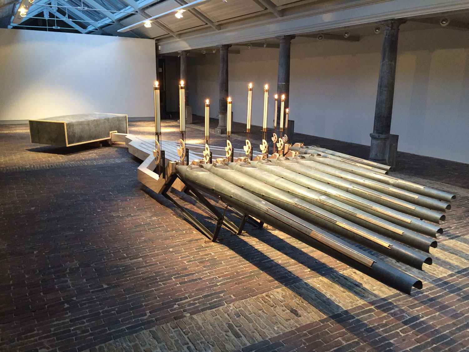 Roland van der Meijs, Exploring earthly sounds for nine candles, 2016