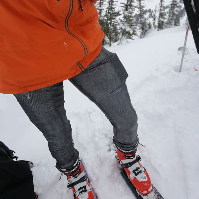 Pretty sure that's an approved beacon pocket?
#notlegit #speedsuit #powderpants