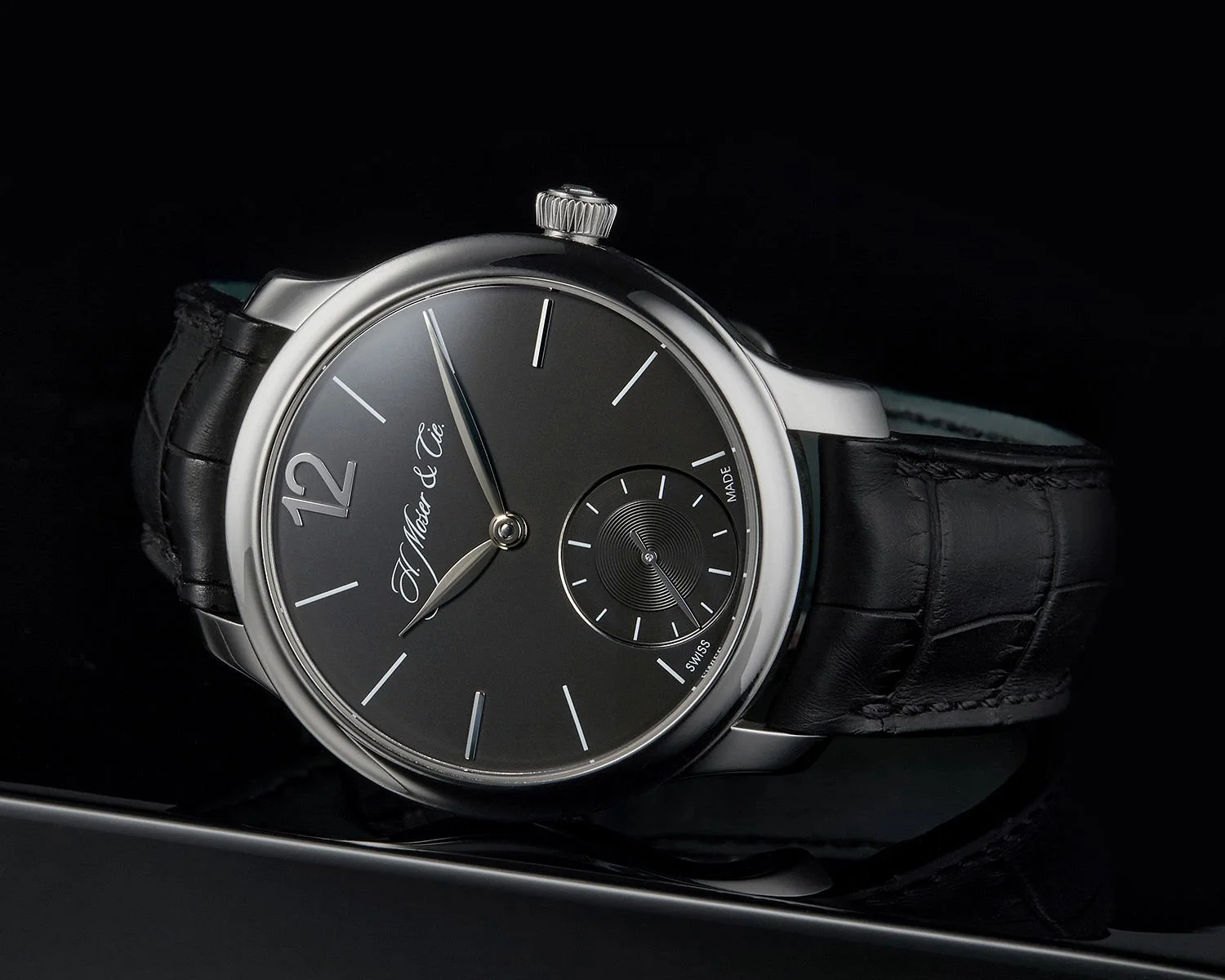Moser-Endeavor-SmallSeconds.jpg