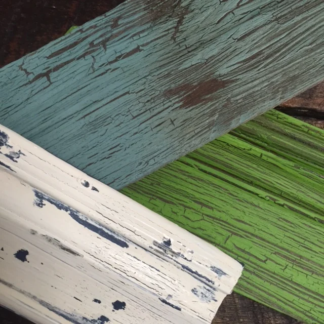 These wood samples where all completed with CeCe Caldwell's Paints and my crackle potion. On the white board, I added a little crumbled up canning wax along with the crackly, do give it even more character. After the paint dried, I scraped the wax lumps off and then added a dose of waxing cream. This is Beauty to me!