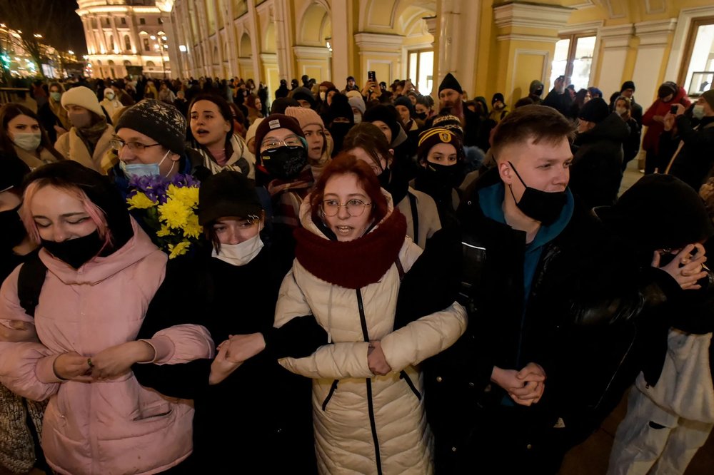  Original caption: People march to protest against Russia's invasion of Ukraine in central Saint Petersburg on March 1, 2022. [ Article. ]  OLGA MALTSEVA, AFP VIA GETTY IMAGES  