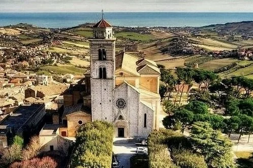 Storytelling with Collage in Italy