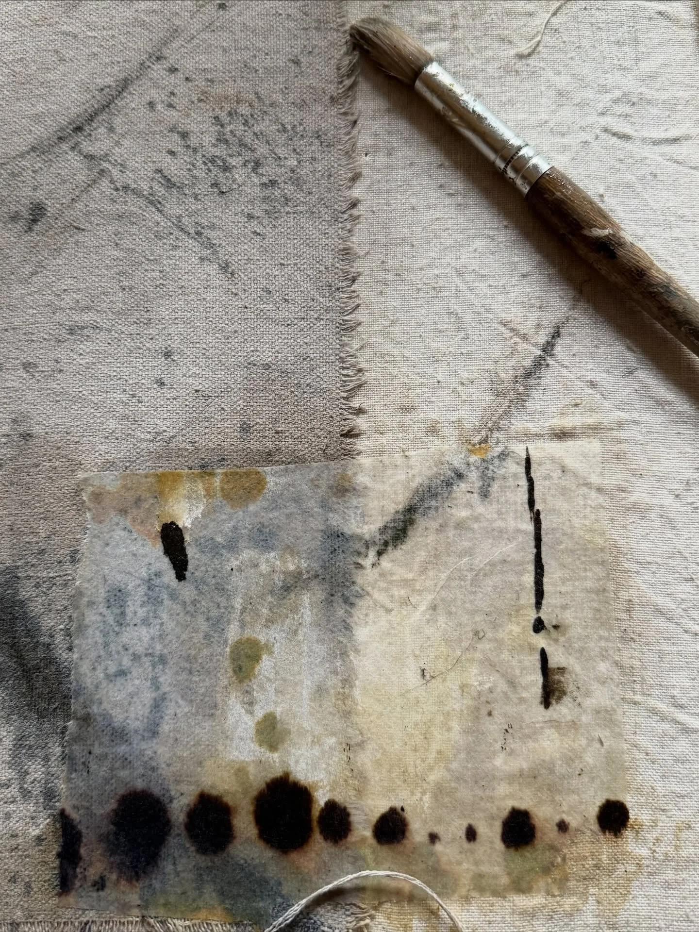 I wanted to do something with the marks I made yesterday. I used coffee filter paper and distress ink. I adhered it to this vintage book cover, which is covered with old linen. Too me it&rsquo;s like it was almost meant to be there. The video near th