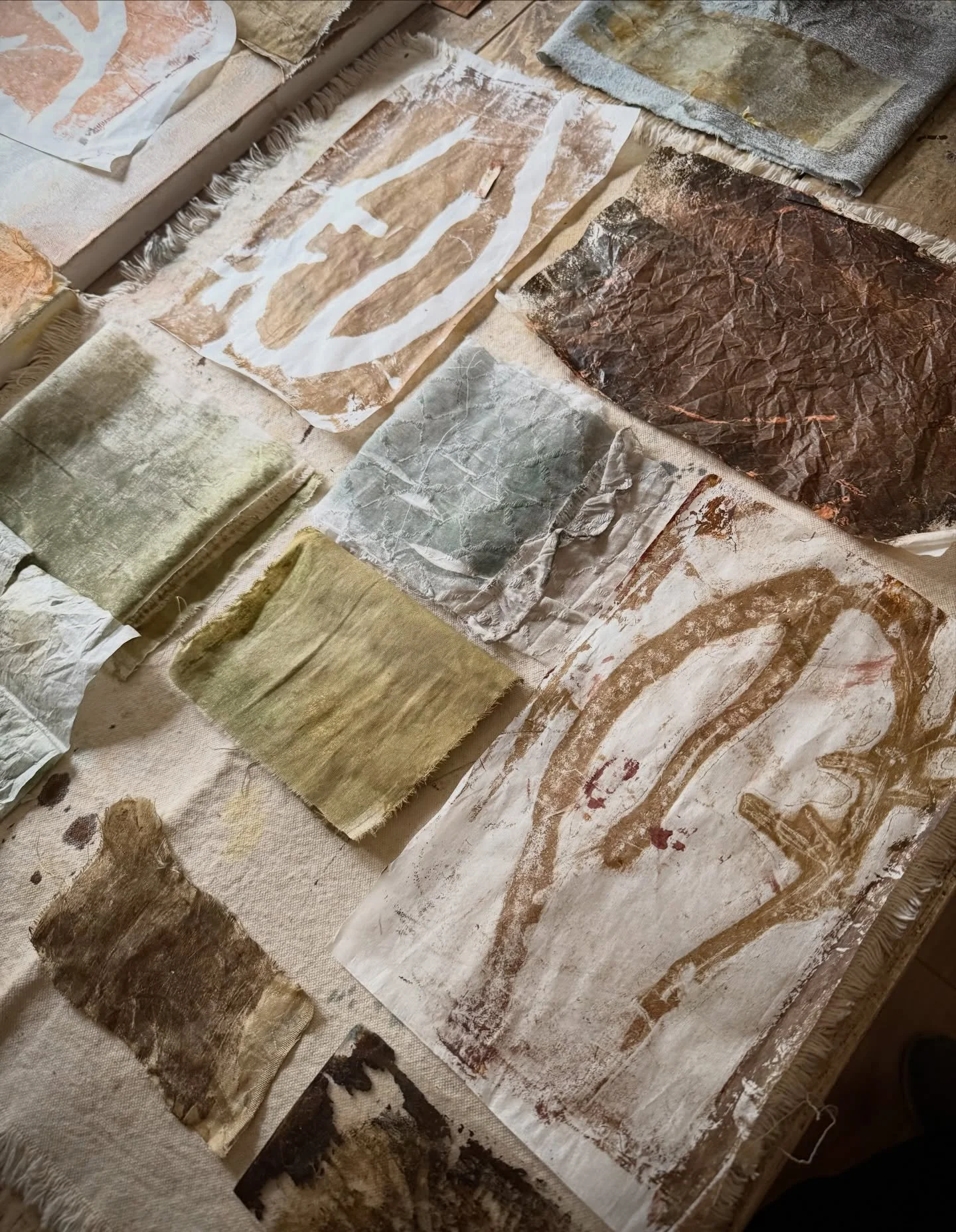 Last year seems like it never really ended. I&rsquo;ve had a lot of challenges and I&rsquo;m really trying to make peace with them. I&rsquo;m still trying to feel like myself. In a day like today, printing on my gel plate and playing with color reall