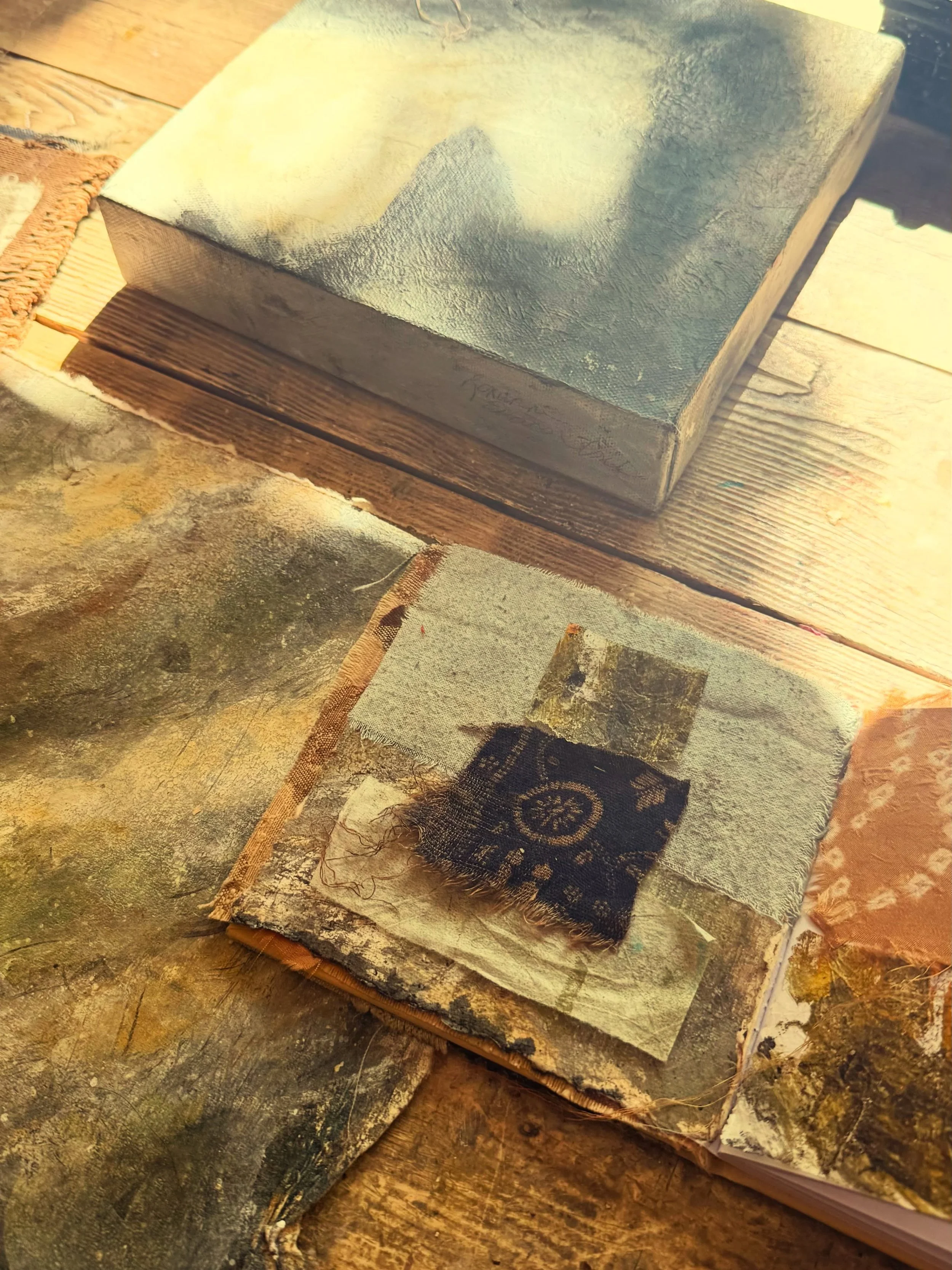 Golden light. I love the way it changes. Different things on my work table today. The book is the one that I got all my students and I&rsquo;m starting to cover the pages and fill them with ideas.  I&rsquo;m still finding myself very influenced by Ha