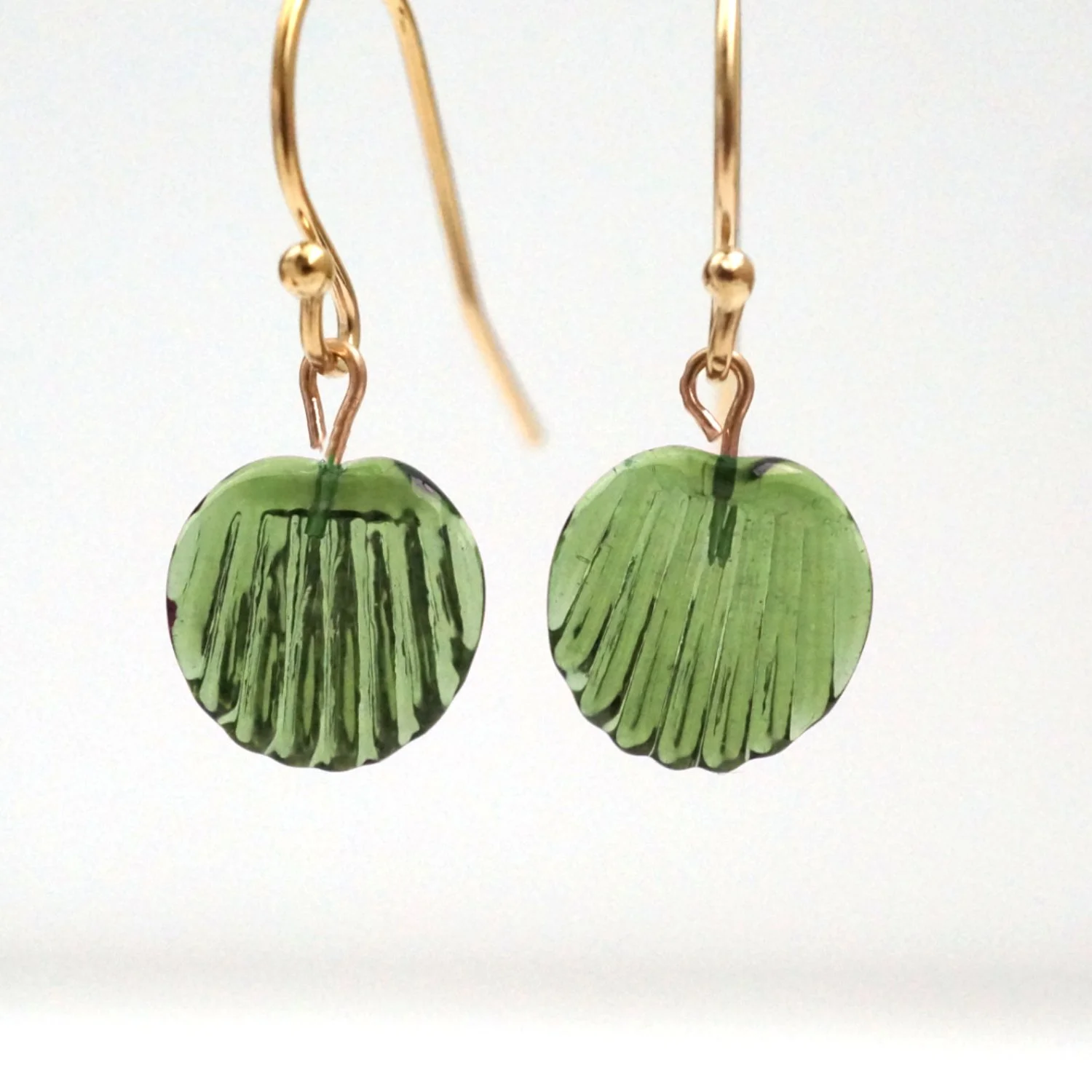 medium coquille earrings
