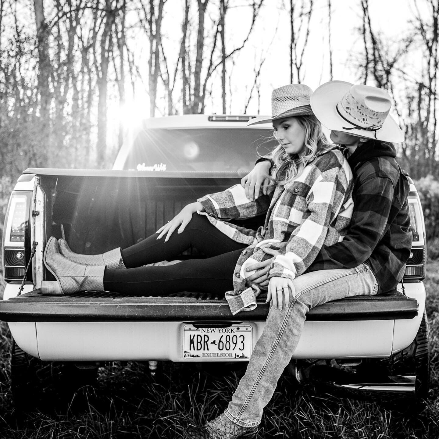 Katelyn + Mason | 2023

#minisession #couplesession #couplegoals #couplephotoshoot #truck #field #roundlake #schaghticoke #goldenhour #sunset #nikon #nikonusa #upstateny #upstatenyphotographer #photographer #518