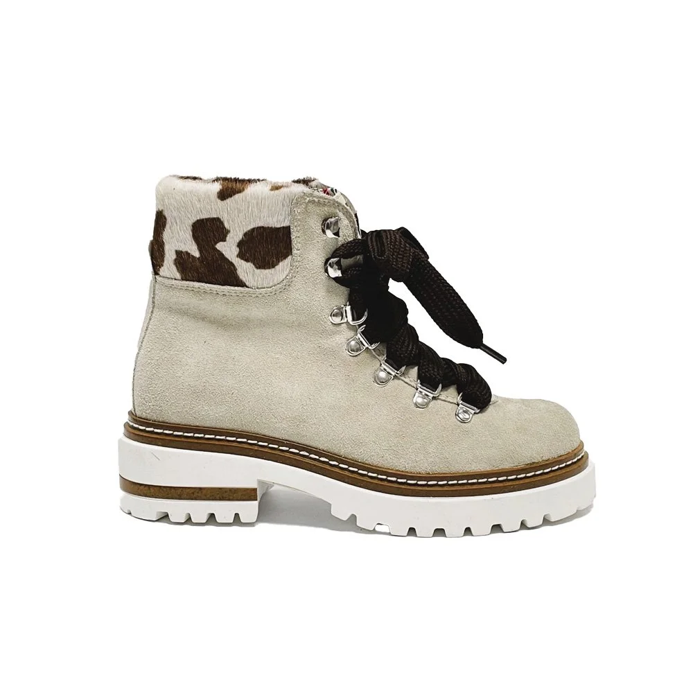 1-RESIA suede+coll.white black_edit.jpg