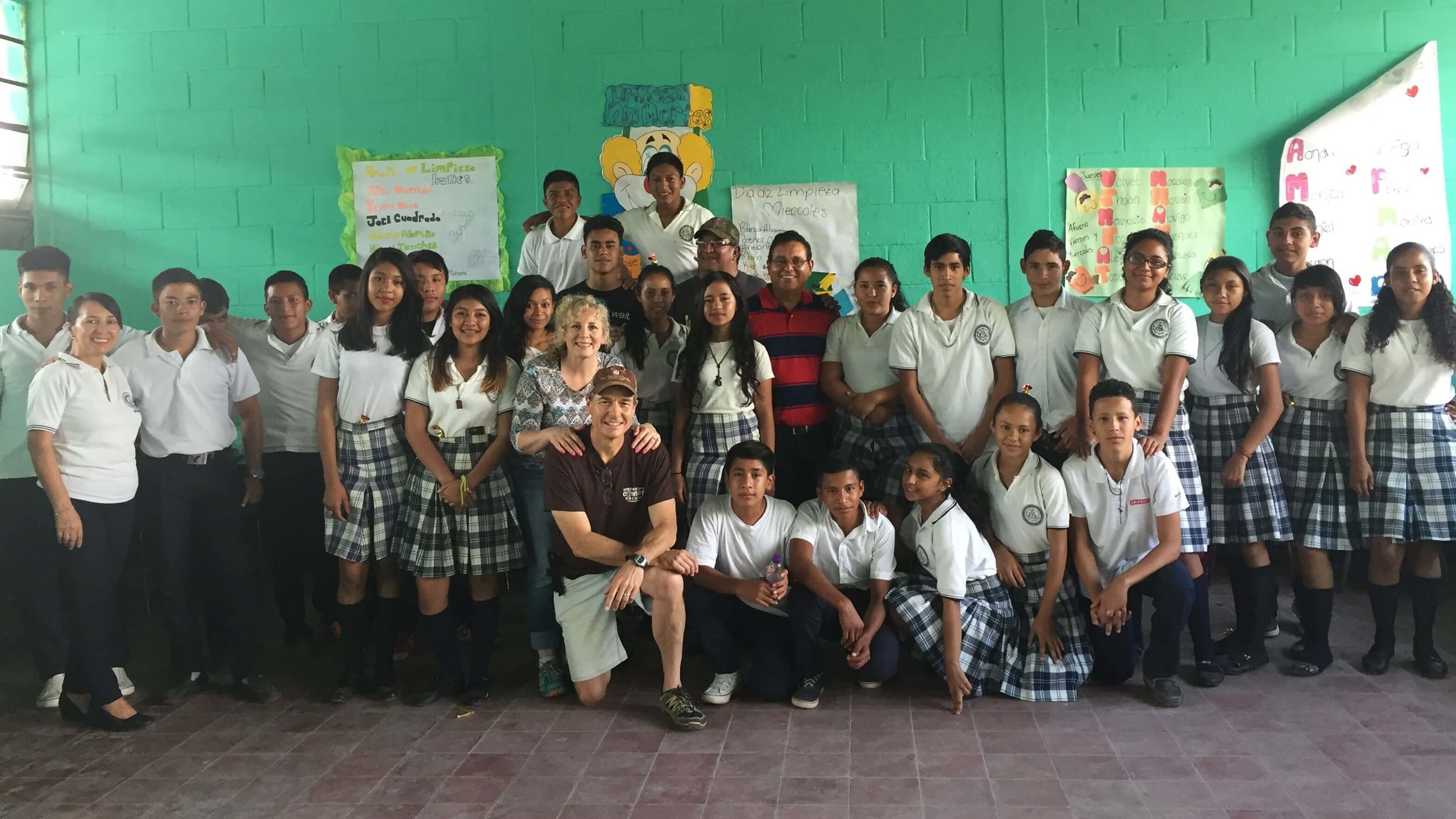 Steve and Nola sport big smiles with Enma's class of 9th graders !