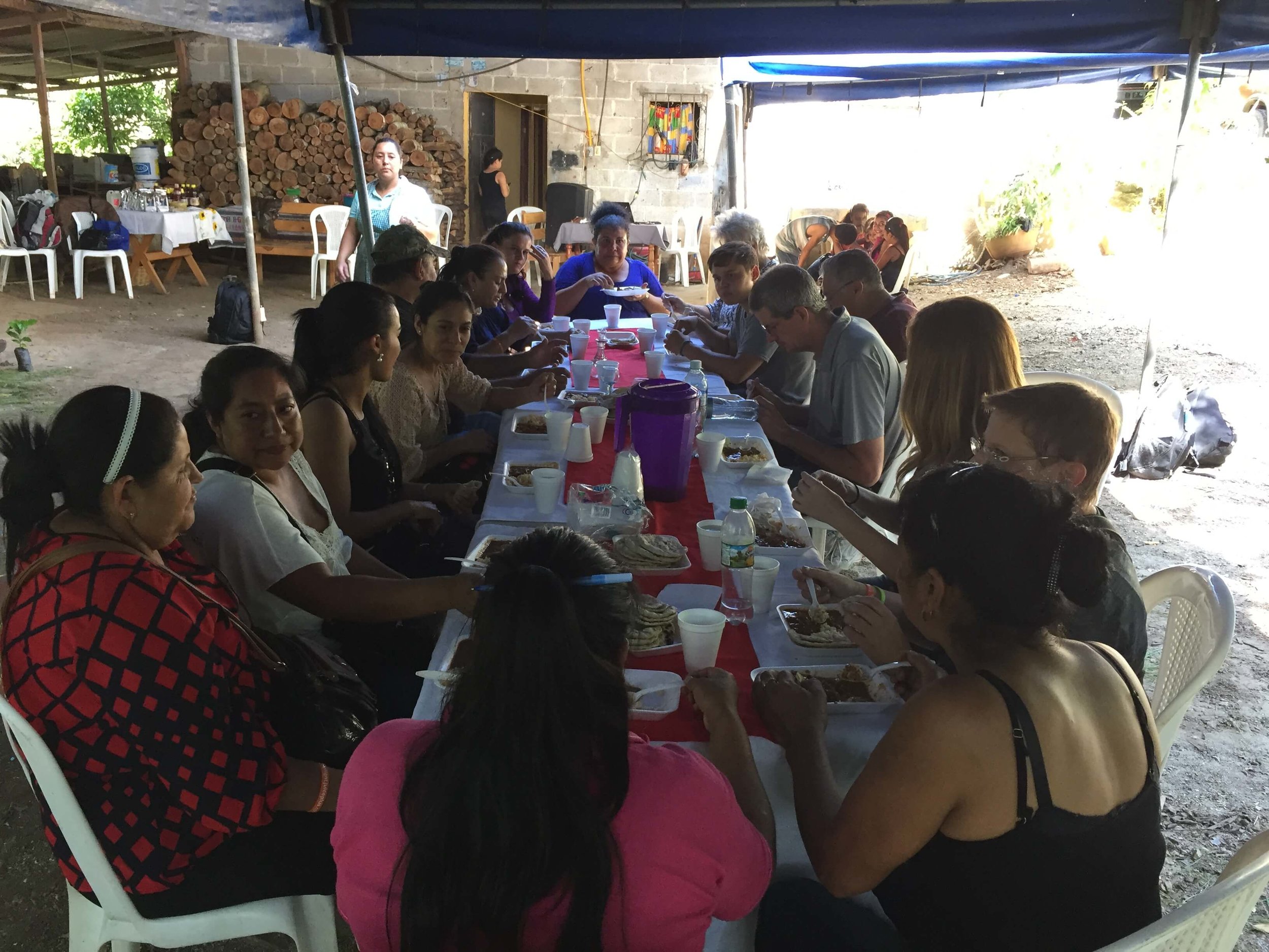 The group in San Jose Acatempa eating together 