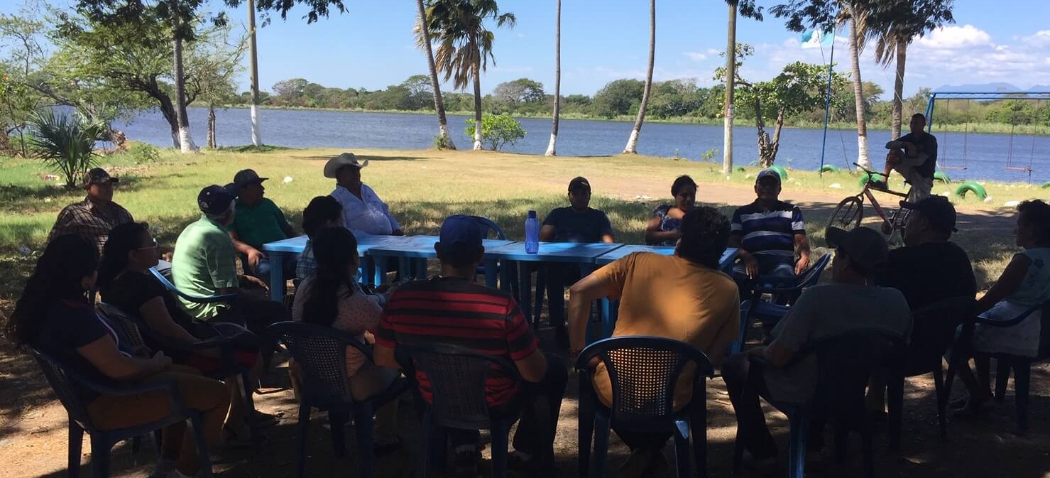 Another PSE group meeting under a tree near San Pedro Alvarado. In asking what this group could do for the community, they discussed working with local officials to help clean up the area around the lake.