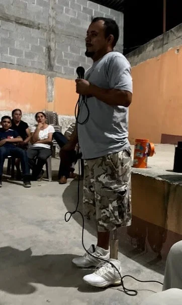At Iglesia Damasco in Rinconcito, this man shared what he is grateful for. He lost his leg in an accident falling from the top of a train in Mexico last year while trying to get to the United States. He is grateful for his life, his church, and his friends.