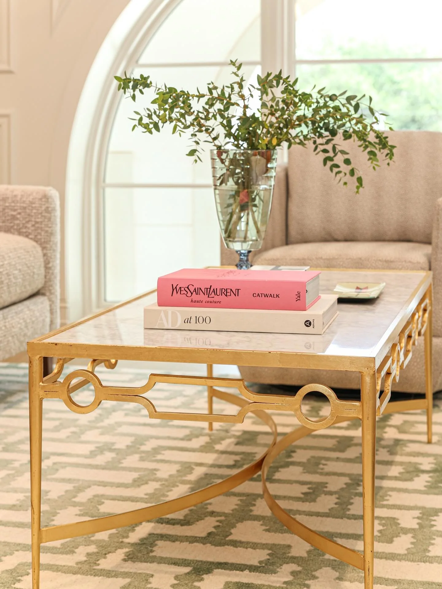 Wishing you a weekend of reflection and relaxation. #courtneycunninghamdesign #sorority #sororitydesign #interiordesign #lightandbright #livingroom #livingroomdecor #pink #interiorinspo #study