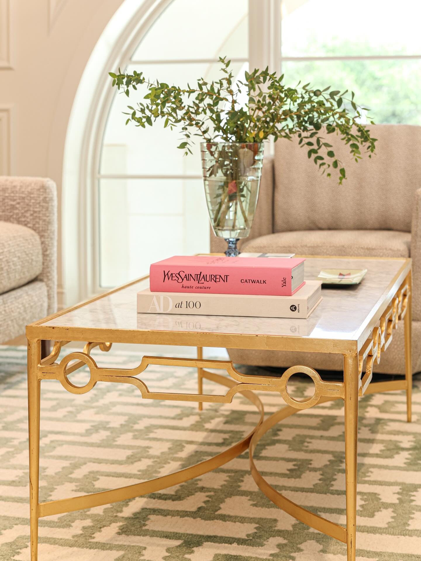 Wishing you a weekend of reflection and relaxation. #courtneycunninghamdesign #sorority #sororitydesign #interiordesign #lightandbright #livingroom #livingroomdecor #pink #interiorinspo #study