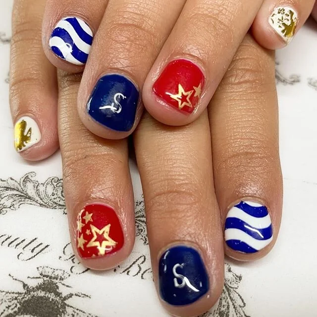 🇺🇸✨4th of July nails for Sofia!! 🇺🇸✨ .
.
.
#grayvenbeauty #nailsofinstagram #wildomarnails #gelmani #beautybybee #lakeelainore #tgb #4thofjuly #4thofjulynails