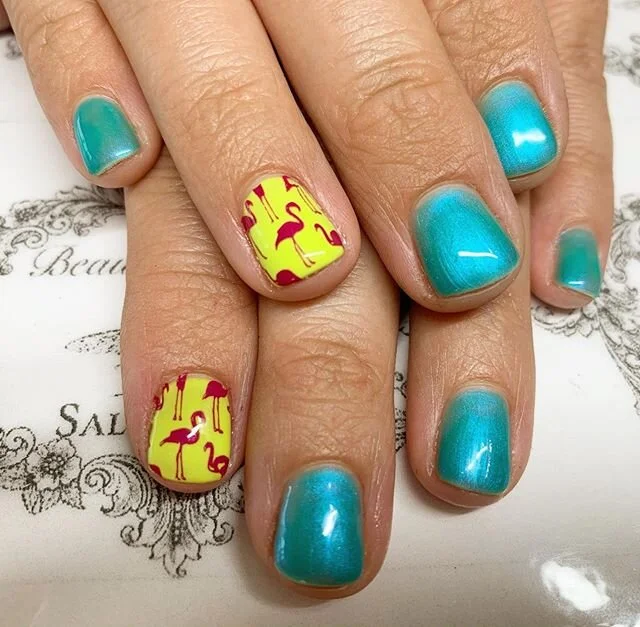 🦩Vacation flamingo nails for the lovely Erica.🦩 #nailsofig #vacationnails #flamingo #funcolors #grayvenbeauty #beautybybee #tgb #mani #gelmanicure