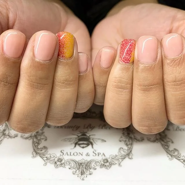 ☀️Sweet summer nails for @sadafsrwr 🧡 #gelmani #grayvenbeauty #beautybybeesalonandspa #wildomarnails #lakeelsinorenails
