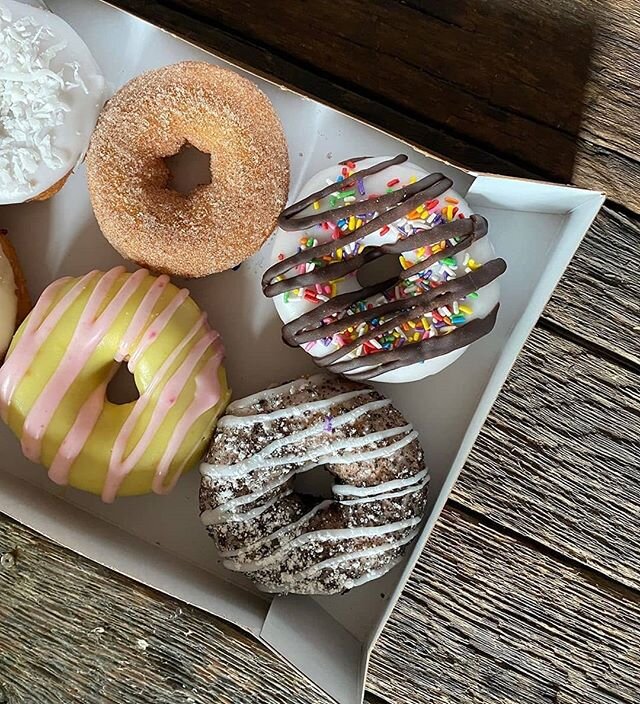 A lil donut sesh never hurt no body 😏
​
Order donuts from Duck Donuts and spend the morning laughing, eating, and sharing your favorite flavored donuts with your loved ones! 😍
​
​​🚗Takeout and delivery options are available​
​​📲 duckdonuts.com ​#