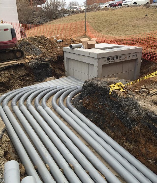 🔌💡Moving forward and taking pride with superior workmanship. New electrical service installed at our Lofts @ Narrow project in West Reading, Pa. 💡🔌 #longviewconstruction #longviewbuilds #lookhowfarwego #buildingrelationships #apartments #loft #lo