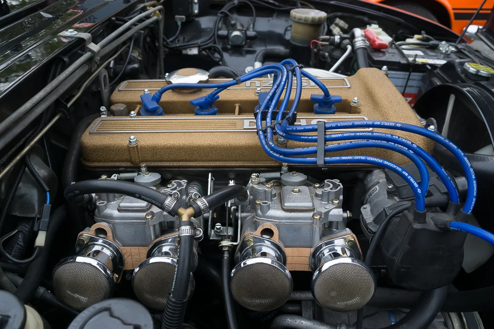 Carbureated Isuzu 4 cylinder motor