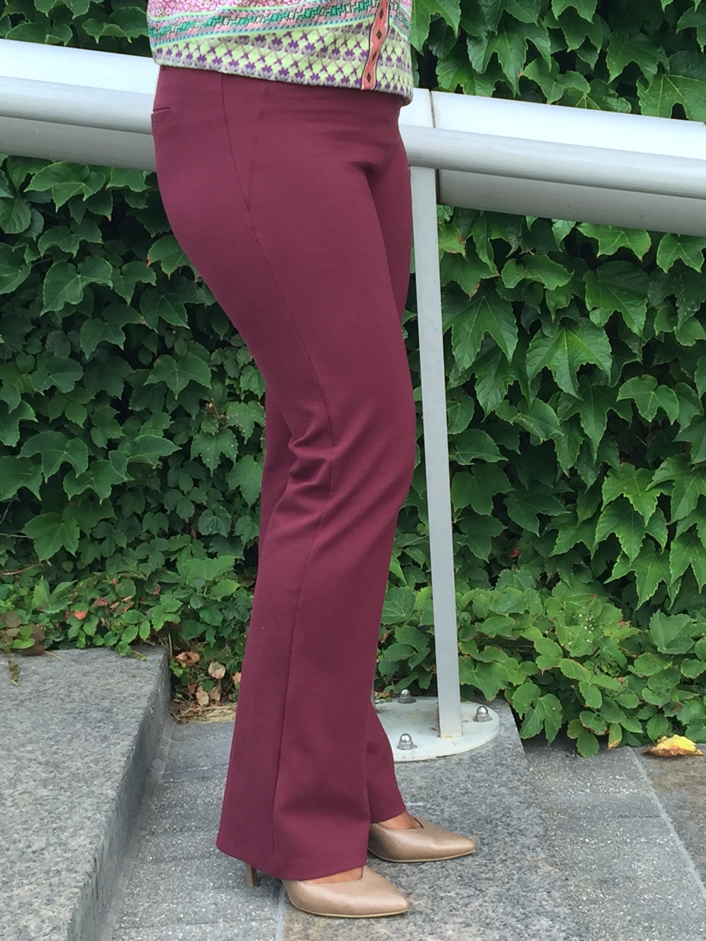 oooh lala! check out my work pants! I mean, yoga pants!