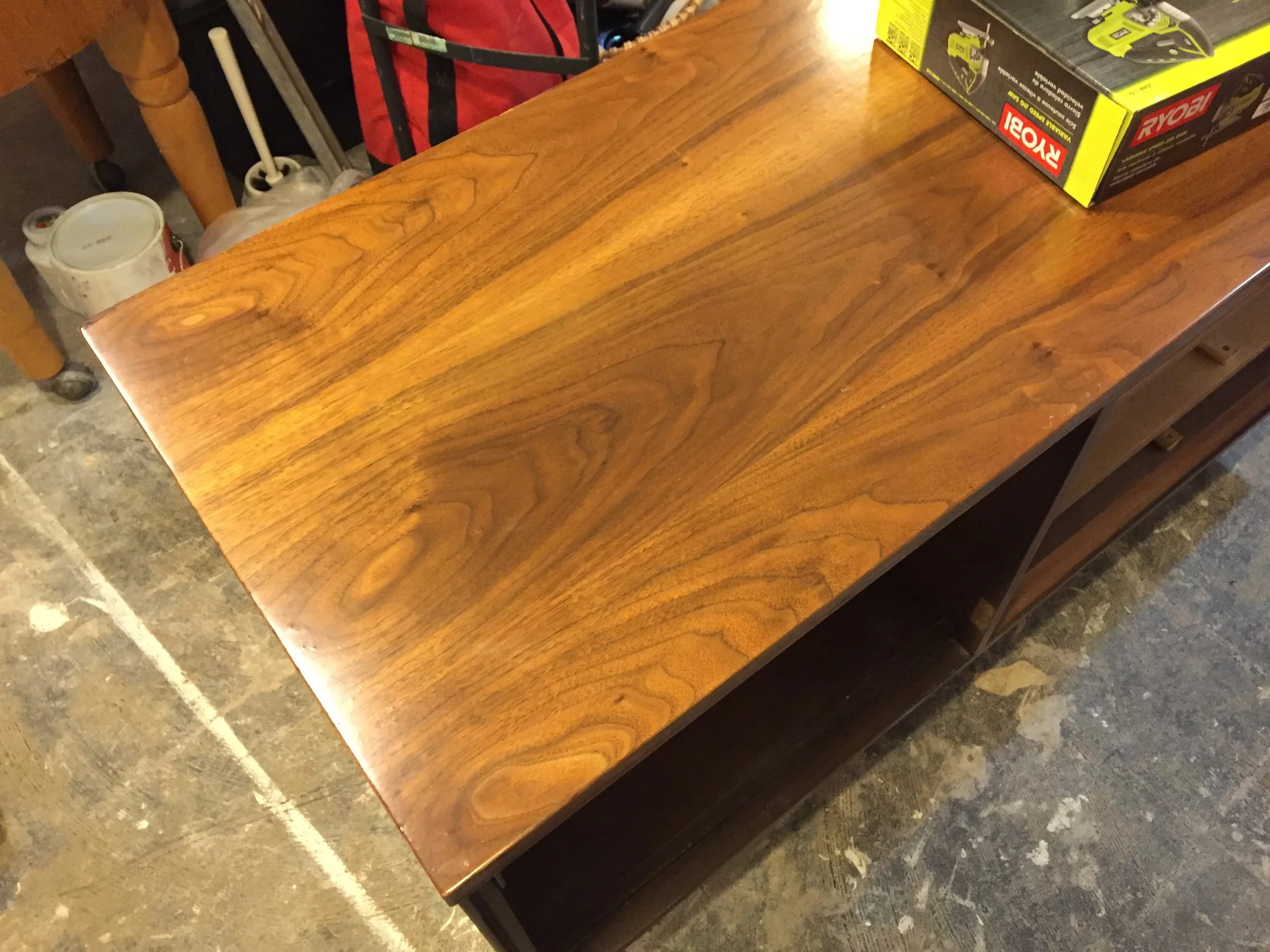 Check out this wood graining.&nbsp; Don’t you just want to rub your face all over it!?&nbsp; Oh. You don’t? Um….yeah…..me neither….cue the awkward whistling.