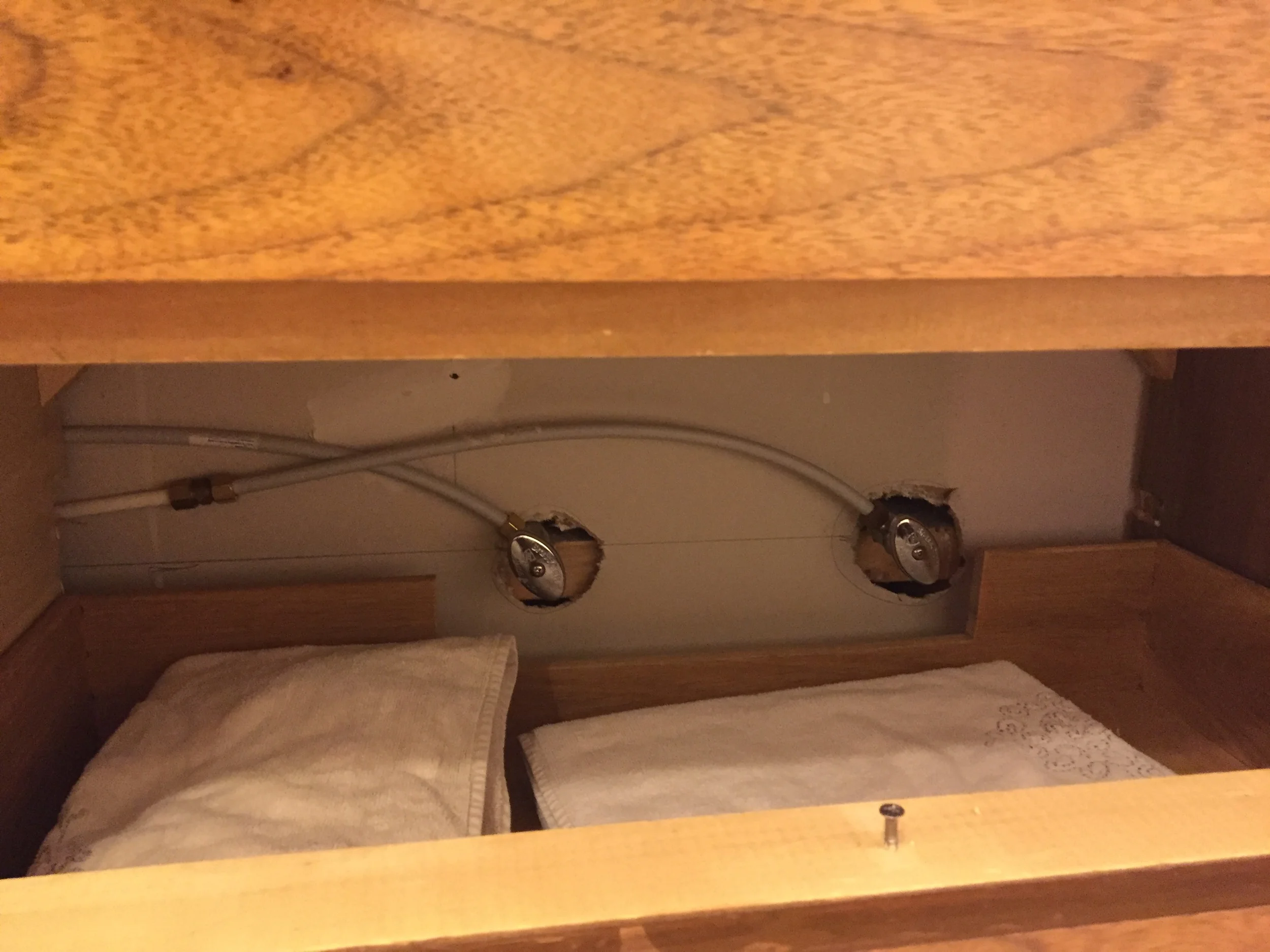 Instead, they go in behind the drawers....NOOOOOOOOOOOOOOO!!!!!!!!!!! Poop.