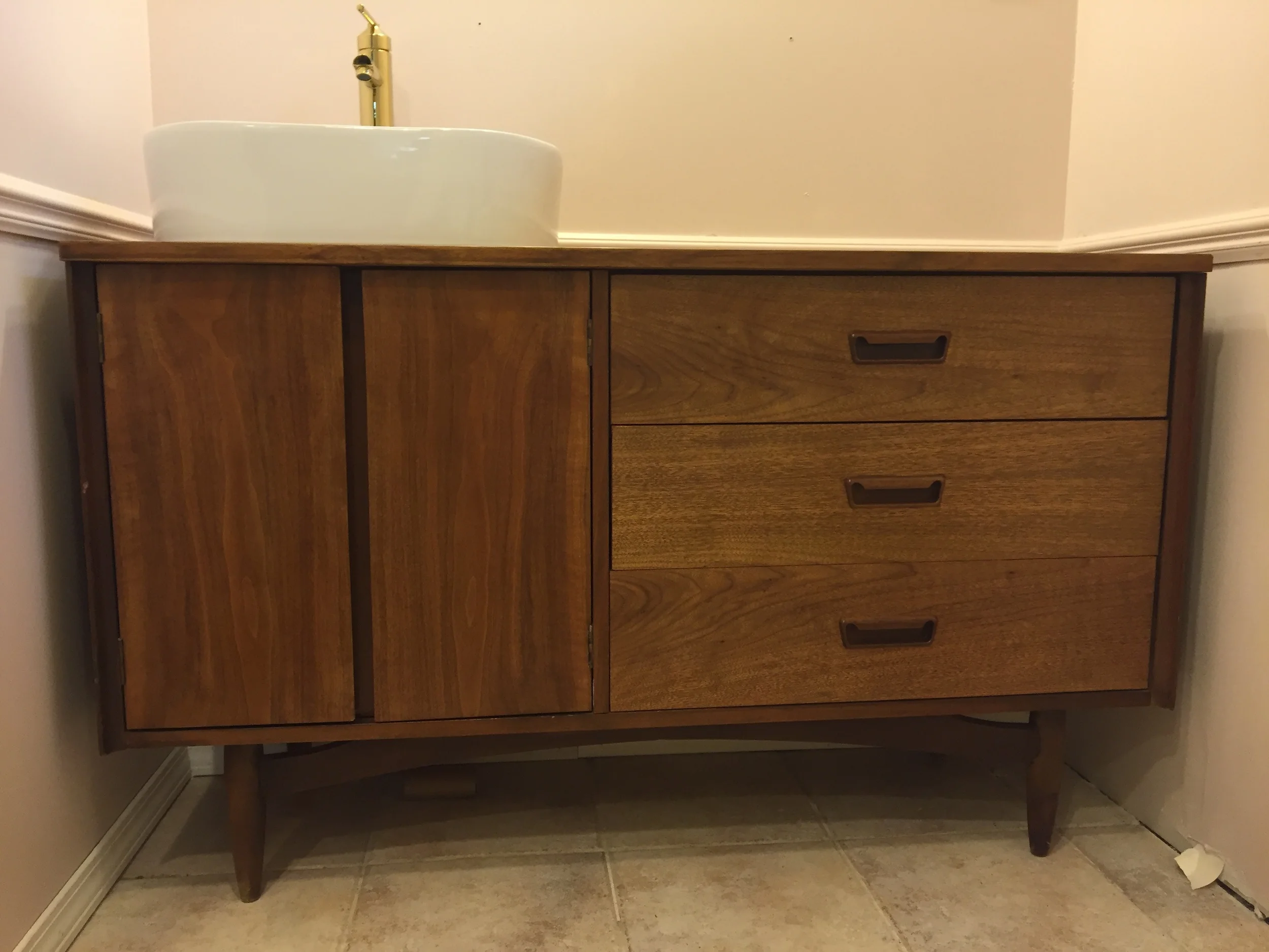 The finished vanity/sink/faucet! Yay!!!!