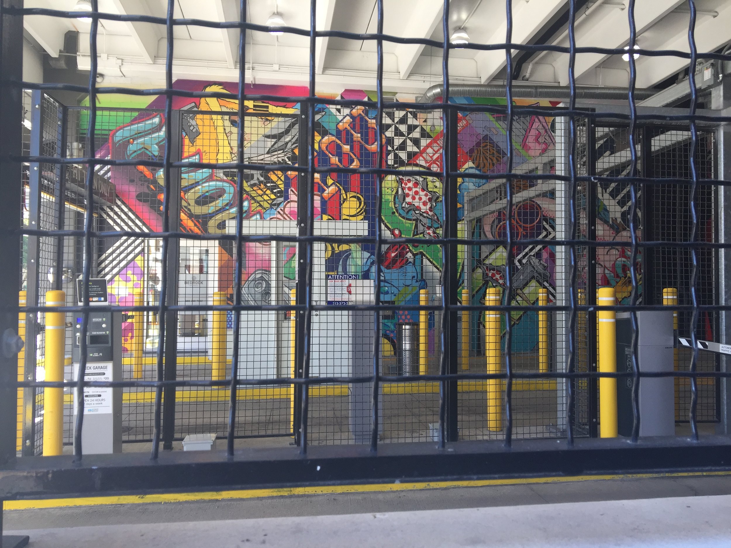 This is the parking garage right behind the green bench. Apparently, this whole parking garage is all painted with sweet murals. Nice!
