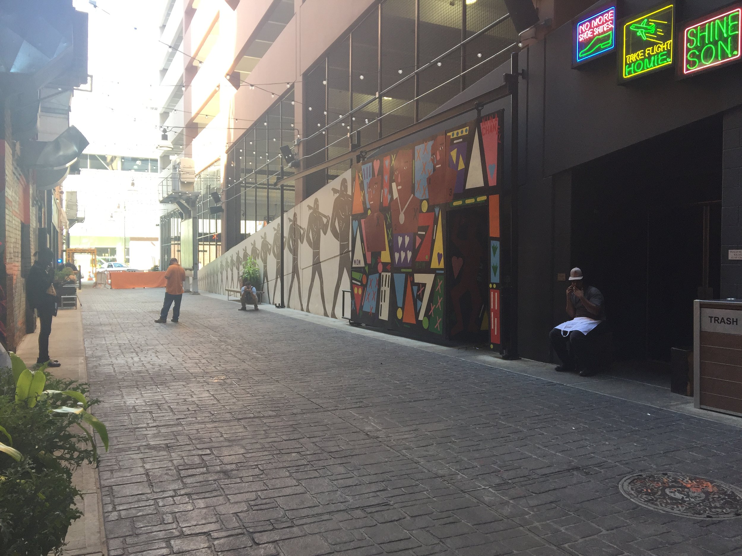 Now we're getting to the end of the alley.