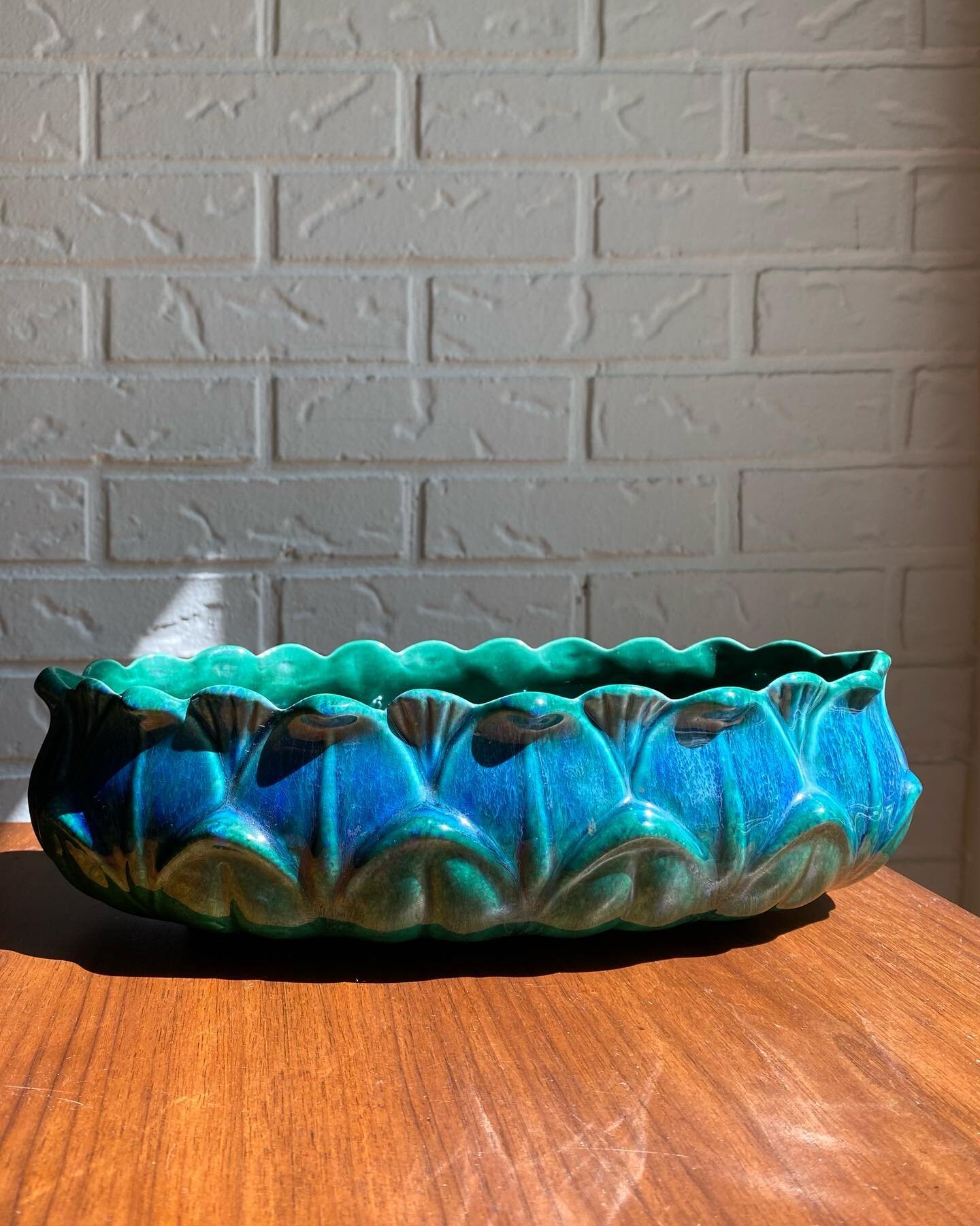💙FOR SALE:💚
Vintage Royal Haeger Leaf Planter #391 USA
The colors on this are soooo good. I can&rsquo;t even find this piece in these colors online. 
Excellent vintage condition: Verrrrry minor crazing. See extreme closeup. 
12&rdquo; long 3.5&rdqu
