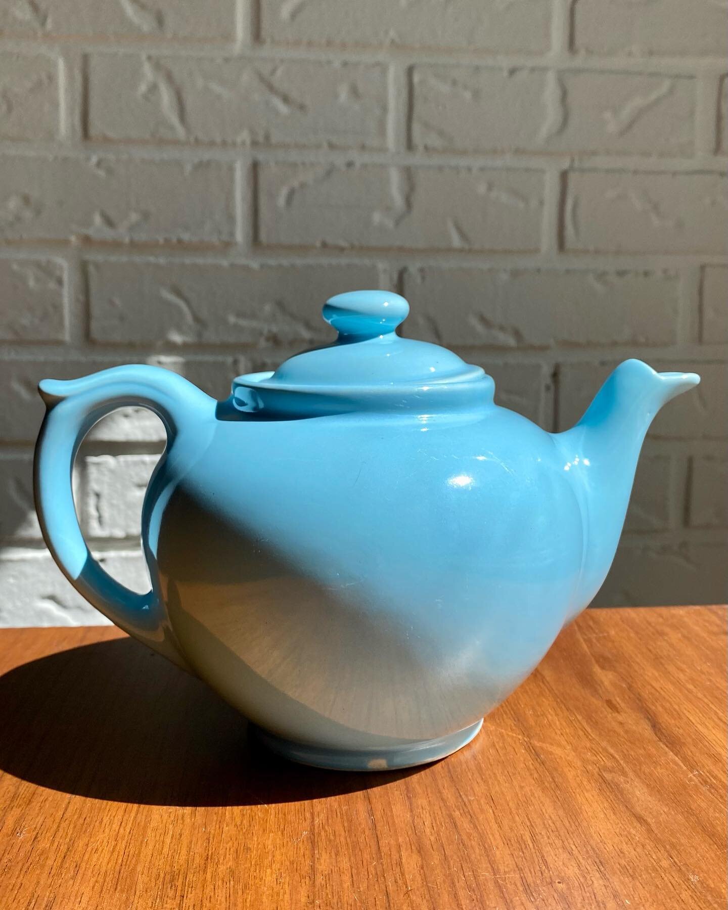 ✨FOR SALE:✨
As soon as I saw this color, I ran straight for it! Vintage teapot, probably 1950s? Possibly 1940s? Not signed/Unmarked, other than that little stamped x on the bottom edge. Perfect condition. 
Approximately 6&rdquo; tall with lid, 8.5&rd