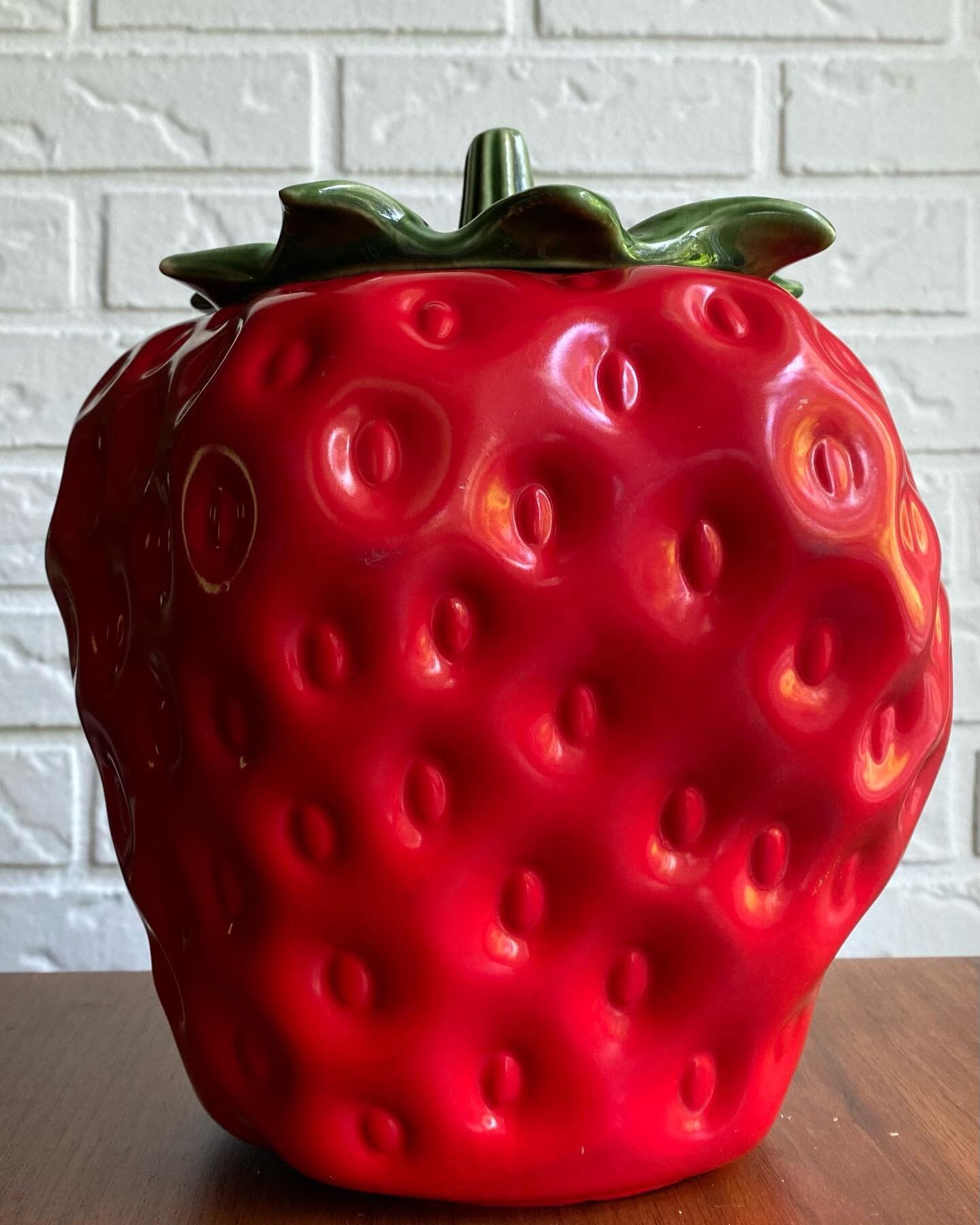🍓 FOR SALE: 🍓
Vintage Mid Century Pop Art McCoy Calif. Pottery 263 Red Strawberry Cookie Jar - This strawberry is soooooo cool! Excellent vintage condition: Only signs of wear are where the lid goes on, from the lid rubbing on the strawberry. See p