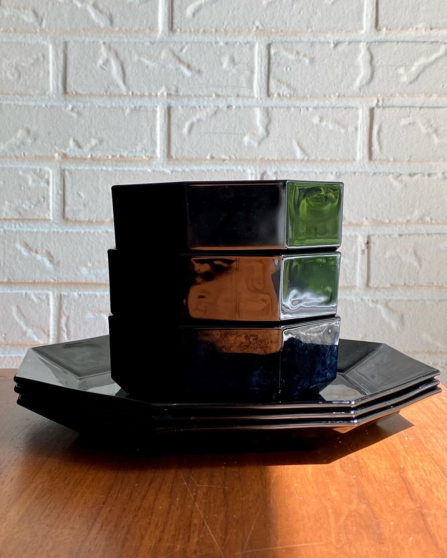 🖤FOR SALE:🖤
Set of 3 vintage modern octagon glass bowls + dinner plates, by Arcoroc France 
Plates 10&rdquo; wide
Bowls 5.5&rdquo; wide 2&rdquo; tall
Most in excellent vintage condition, no chips. The finish on one of the bowls shows wear. See pict