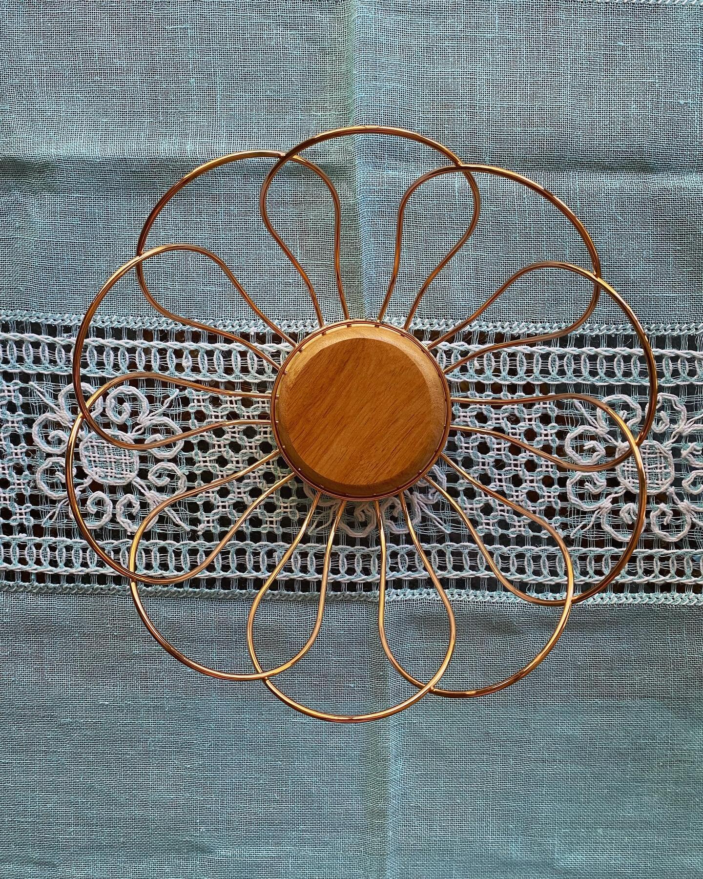 ✨FOR SALE:✨
Copper looped basket bowl with wood bottom. This is so pretty! 
9.5&rdquo; wide x 4.5&rdquo; tall
$10 + shipping

Comment &ldquo;sold&rdquo; to claim and DM me to arrange purchase + shipping/pickup.