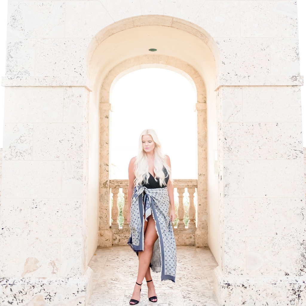 THE-CAROLINE-DOLL-FASHION-BLOGGER-VACATION-ESSENTIALS-1.jpg