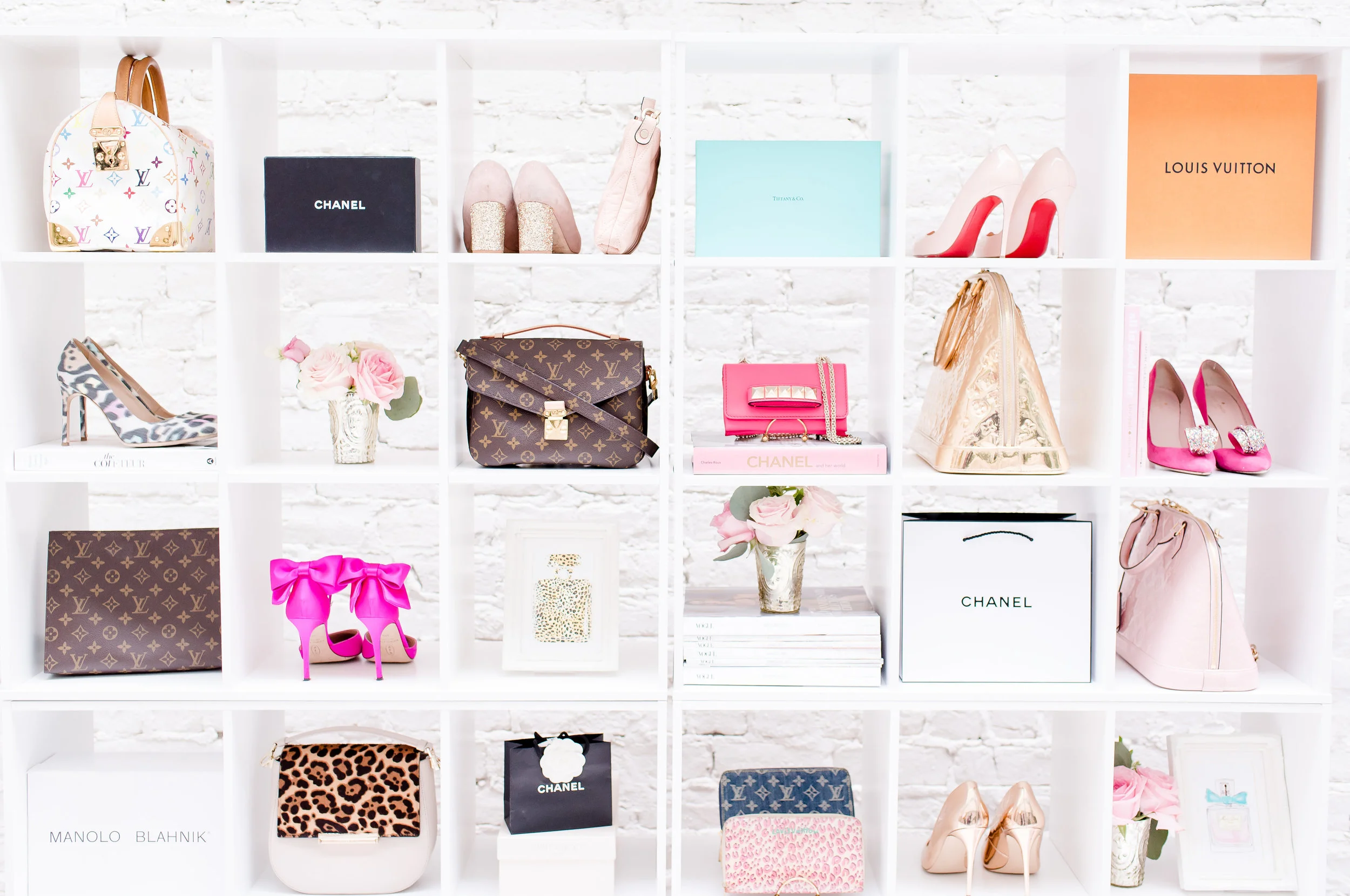 THE-CAROLINE-DOLL-HOW-TO-STYLE-A-BOOKSHELF-LIFESTYLE-BLOGGER-2.jpg