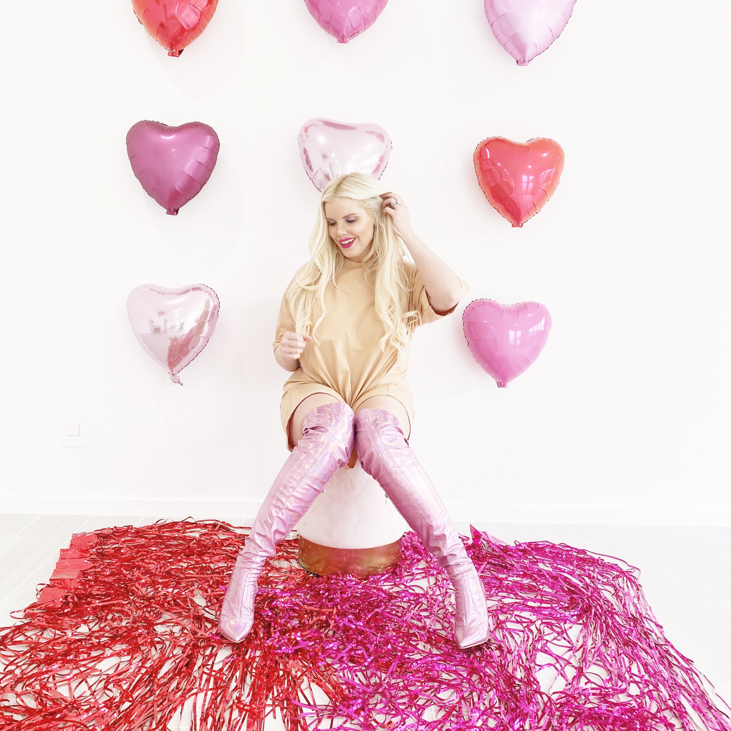 The-Caroline-Doll-Blog-Valentines-Day-Give-Love-Pink-Hearts-Balloons-Pretty-Little-Thing-1.JPG
