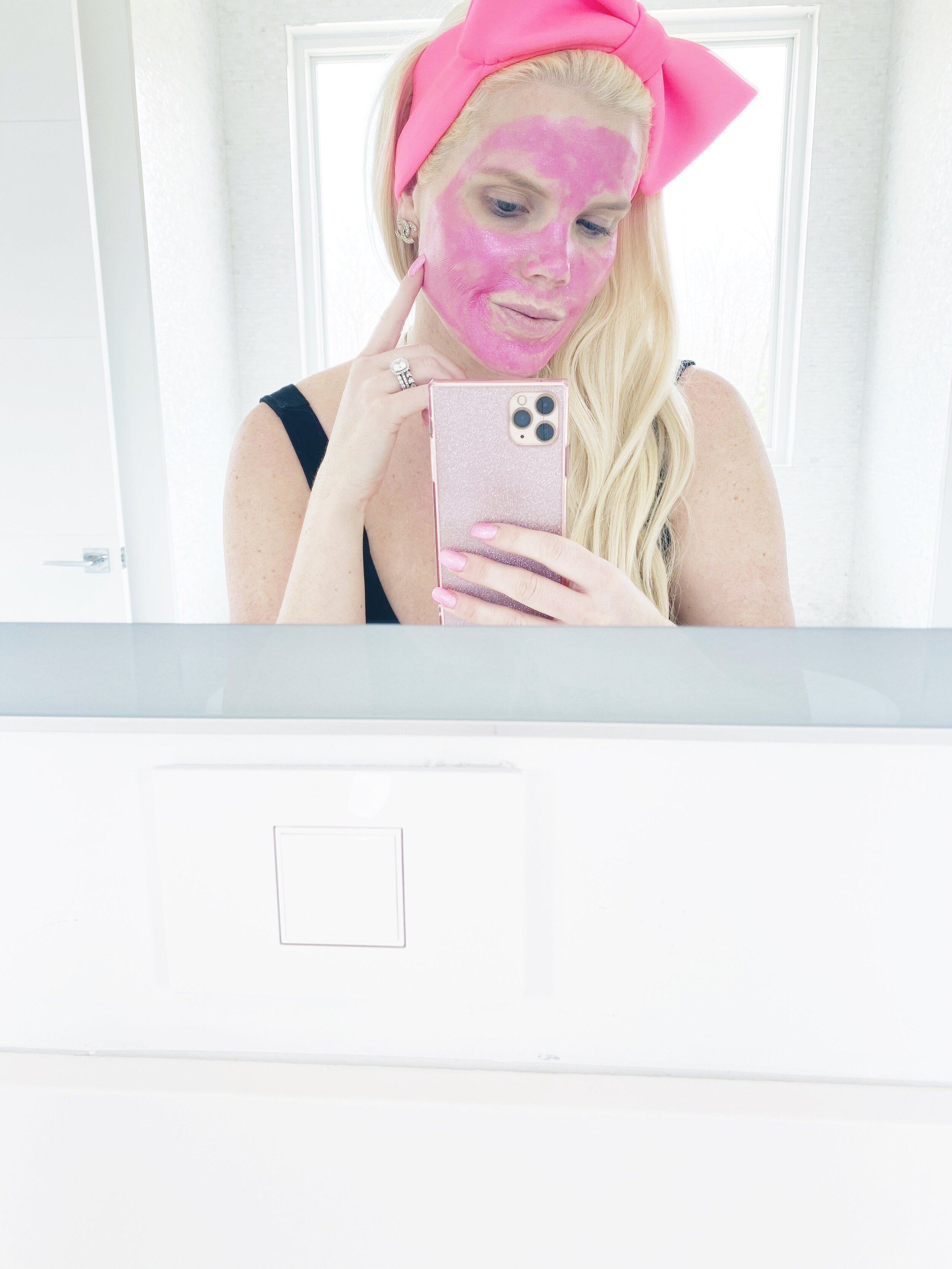 The-Caroline-Doll-Quarantine-Weekend-Stuck-At-Home-Pink-Blonde-Lifestyle-Influencer-Beauty-PUR-Cosmetics-Peel-Off-Mask-2.JPG